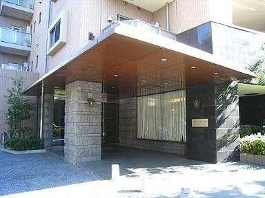グランハイツ代々木のエントランス