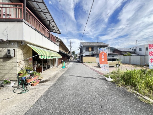 桜井市大字桜井の売地の前面道路含む現地写真