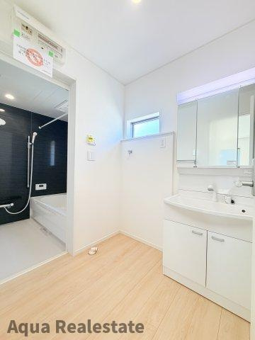 クレイドルガーデン 津田本町第2の独立洗面台|独立洗面台、朝の身支度には欠かせません　※画像は同仕様の施工事例です