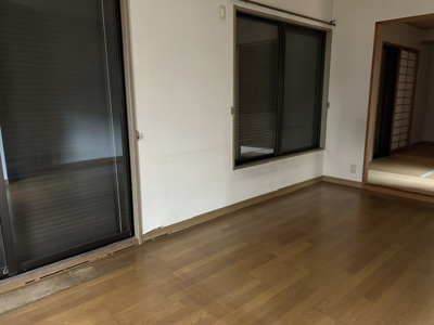 【居間・リビング】 | 若葉台３丁目　中古戸建 | LDK
