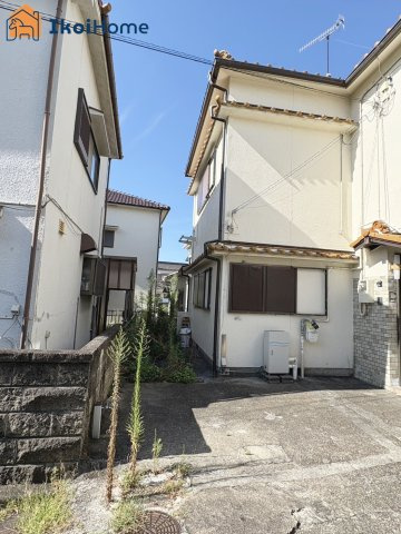 神戸市西区玉津町今津　中古戸建のエントランス|●資料・カタログのご請求無料●高津橋小学校までは徒歩14分、玉津中学校までは徒歩12分。