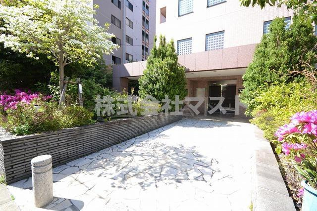 リアライズ花園町のエントランス