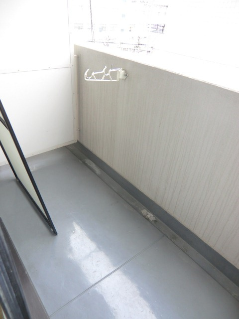 大阪市淀川区塚本３丁目の賃貸マンションのバルコニー