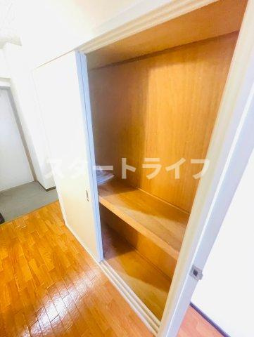大阪市淀川区木川東３丁目の賃貸マンションの収納