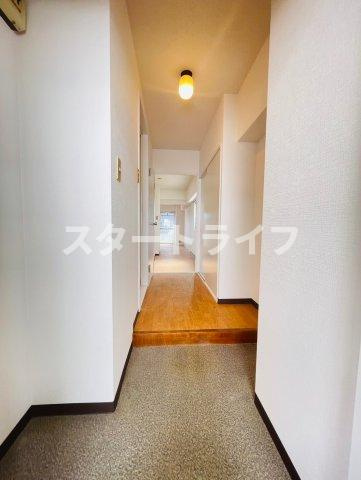 大阪市淀川区木川東３丁目の賃貸マンションの玄関