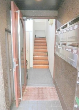 柳橋ビルのエントランス