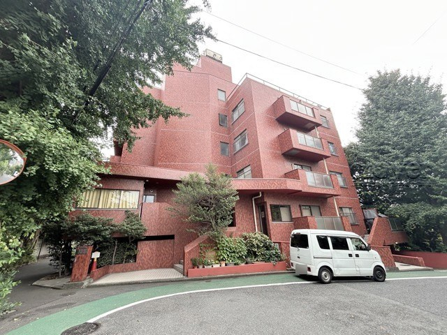 【外観】 | パレス後楽園 | 手入れの行き届いた外壁やエントランスなど、「見ればわかる」レベルで清潔感を保ったマンションです。築年数を感じさせない姿で皆様をお出迎えします。～即日のご見学可能～　お問合せはお気軽にどうぞ。