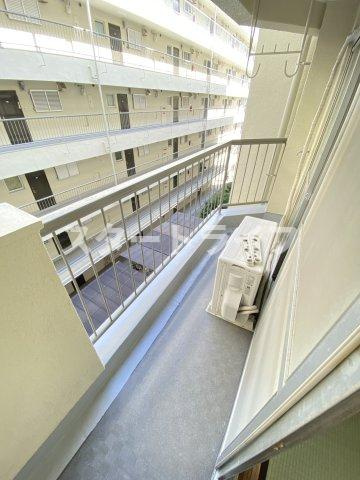 大阪市淀川区木川東４丁目の賃貸マンションのバルコニー