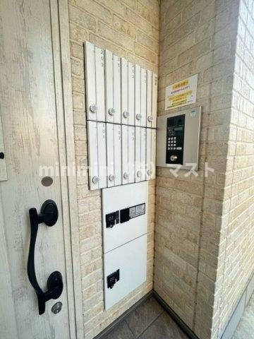 大阪市西成区長橋３丁目の賃貸マンションのエントランス