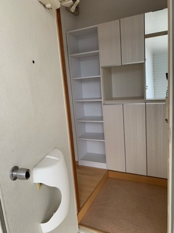 八甲ハイツの玄関|大容量のシューズボックス
