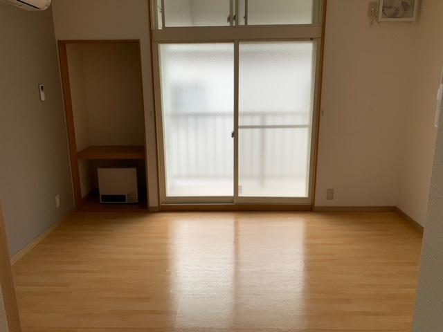 八甲ハイツの居間・リビング|使いやすい居間です