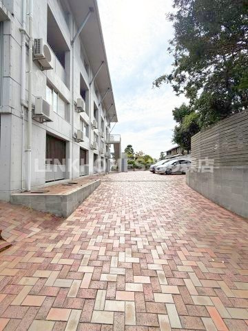 菊池郡菊陽町新山３丁目のアパートの駐車場|駐車場があります