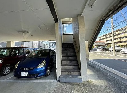 フォーシーズンの駐車場