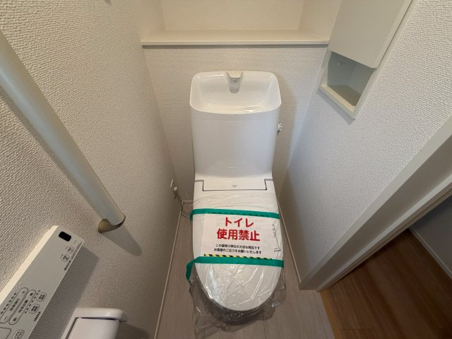 グラファーレ　岡崎市細川町2期のトイレ|家族みんなが気持ちよく使いやすさと清潔感を兼ね備えた、快適な空間となっています。