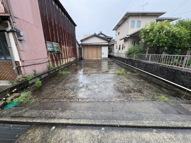 榎津貸家の駐車場