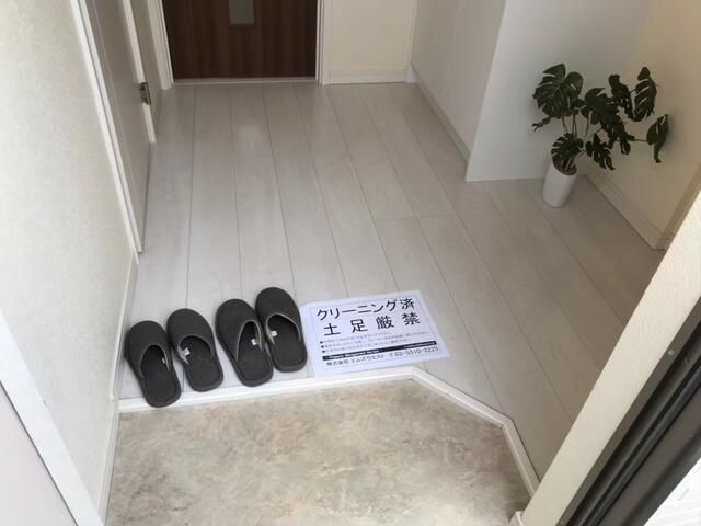 フローライト日吉の玄関