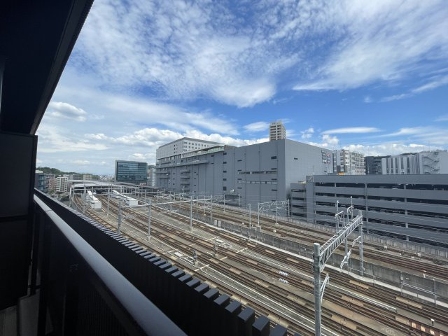 MJR熊本ゲートタワーの展望|目の前はJRの線路になっており電車好きには嬉しい眺望