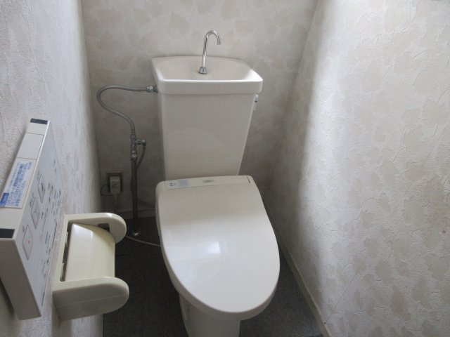 一戸建　小名浜花畑町20番地4のトイレ