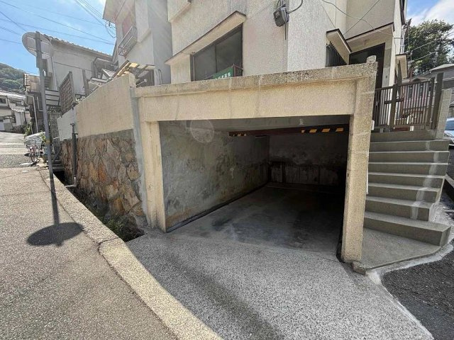 高東町1丁目貸家Ⅱの駐車場|サイズ現地要確認