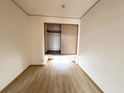 【寝室】 | ＡＬＰＳ生麦ビル（ルミエール大谷） | 収納付の寝室※クリーニング前の写真です