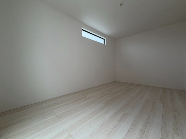 グラファーレ　岡崎市細川町2期の洋室|陽当りの良い洋室は、お子様の勉強部屋や家族の寝室としても使える、暮らしに合わせて活用できる空間です。