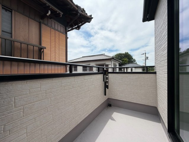 グラファーレ　岡崎市細川町2期のバルコニー|使いやすい広さのバルコニーで、家事の効率もアップします。日当たりの良さも魅力です。									
									