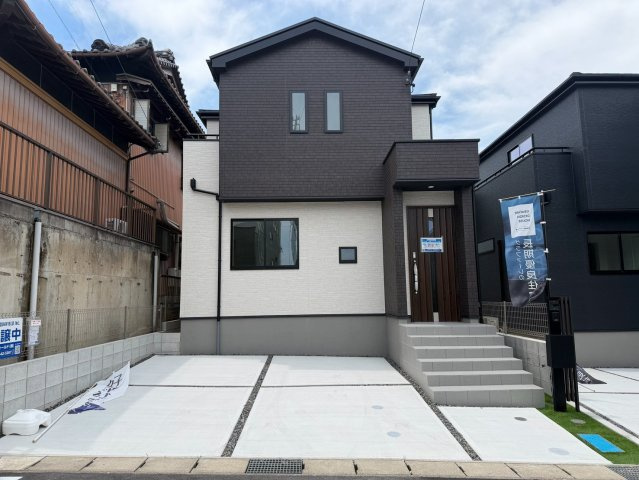 グラファーレ　岡崎市細川町2期の外観|落ち着いた色合いと上品な質感の外観は、家族の成長とともに永く愛せるデザインを実現しています。									
									
