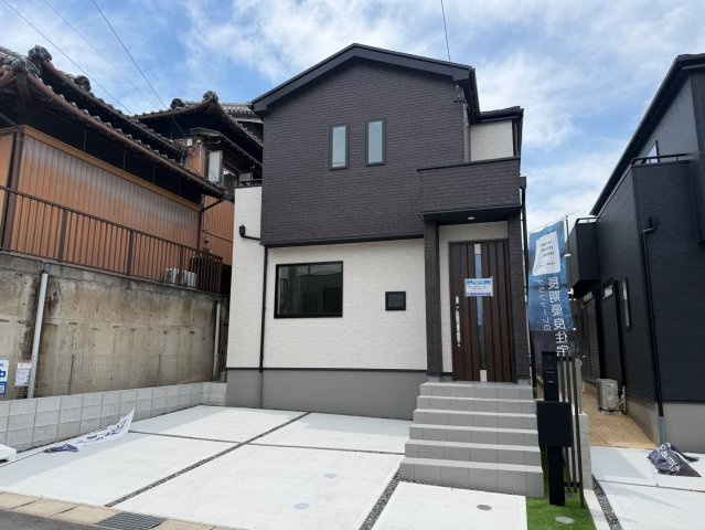 グラファーレ　岡崎市細川町2期の外観|落ち着いた色合いと上品な質感の外観は、家族の成長とともに永く愛せるデザインを実現しています。				