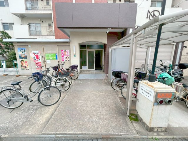 コーポラス寺内のエントランス