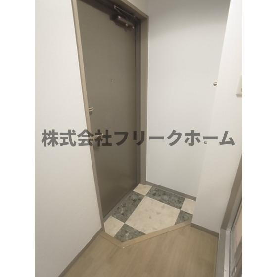 武蔵野市中町２丁目の賃貸マンションの玄関
