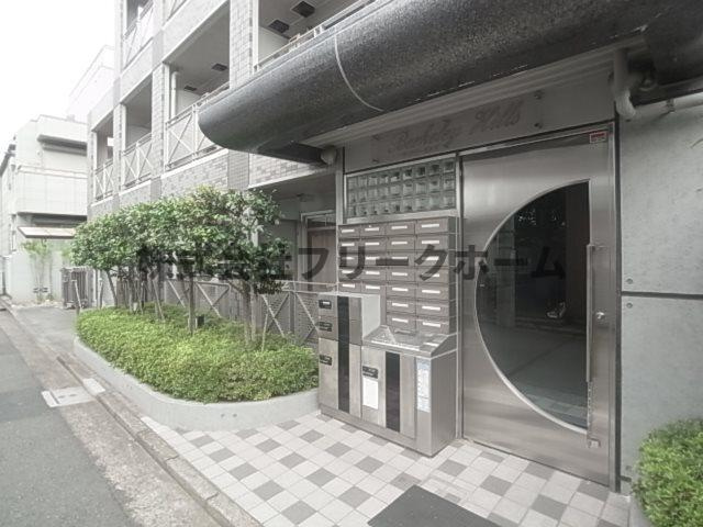 武蔵野市中町２丁目の賃貸マンションのエントランス