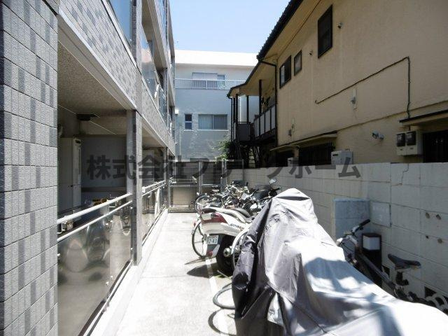 武蔵野市中町２丁目の賃貸マンションの駐車場