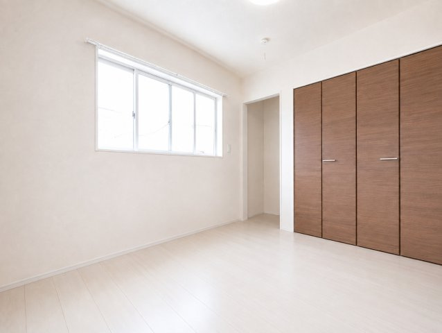 ひたちなか市稲田１丁目　中古戸建の洋室|※画像の一部はAIを用いて加工・編集しています。実際の状況と異なる場合がありますので、ご了承下さい。