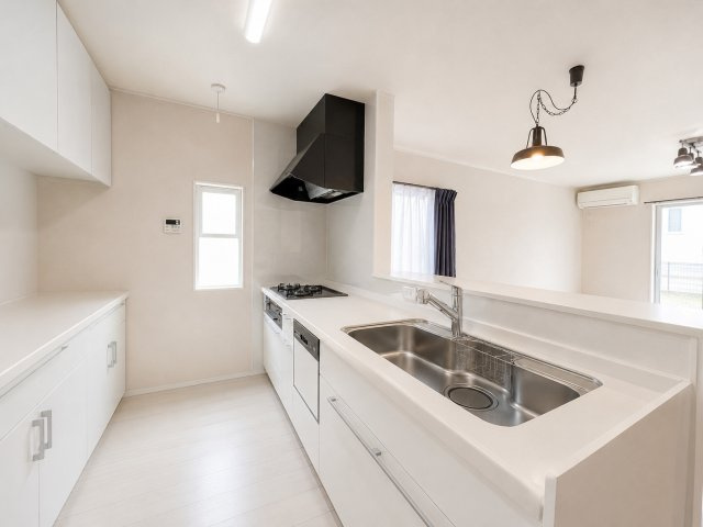 ひたちなか市稲田１丁目　中古戸建のキッチン|※画像の一部はAIを用いて加工・編集しています。実際の状況と異なる場合がありますので、ご了承下さい。
