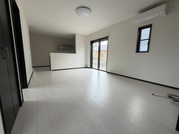 曽於市末吉町諏訪方の中古一戸建の居間・リビング