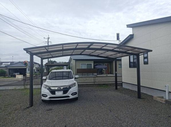 曽於市末吉町諏訪方の中古一戸建の駐車場|カーポート