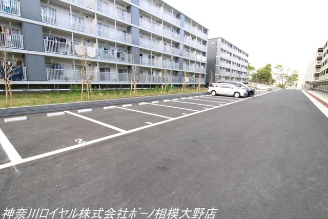 【駐車場】