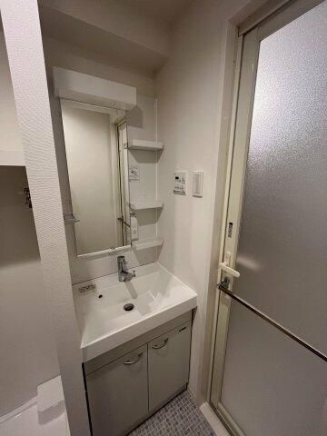 ＧＥＮＯＶＩＡ西川口Ⅲの洗面所