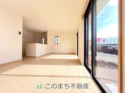 【居間・リビング】 | つくば市高野台3丁目10番 | 同社施工物件写真。※建具やフローリング、その他仕様が異なる場合がございます。