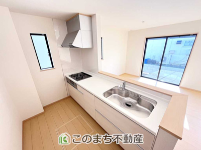 【キッチン】 | つくば市高野台3丁目10番 | 同社施工物件写真。※建具やフローリング、その他仕様が異なる場合がございます。
