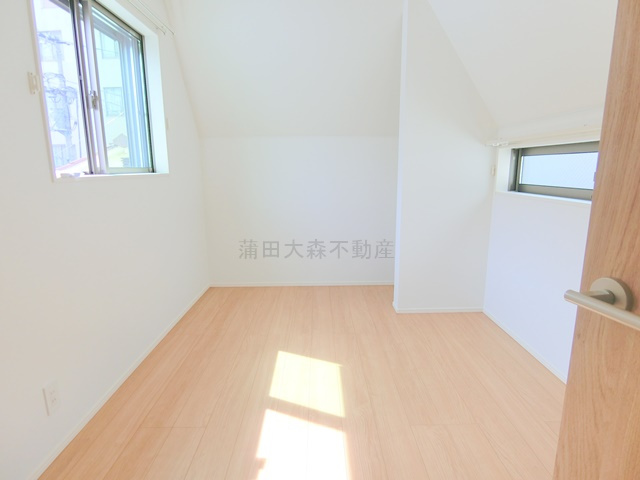 山王3丁目戸建の洋室
