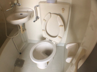 浴室内にトイレがあります☆