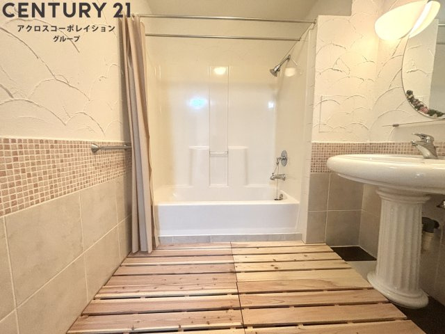 約1坪サイズのお風呂で足を伸ばして入浴できます☆
