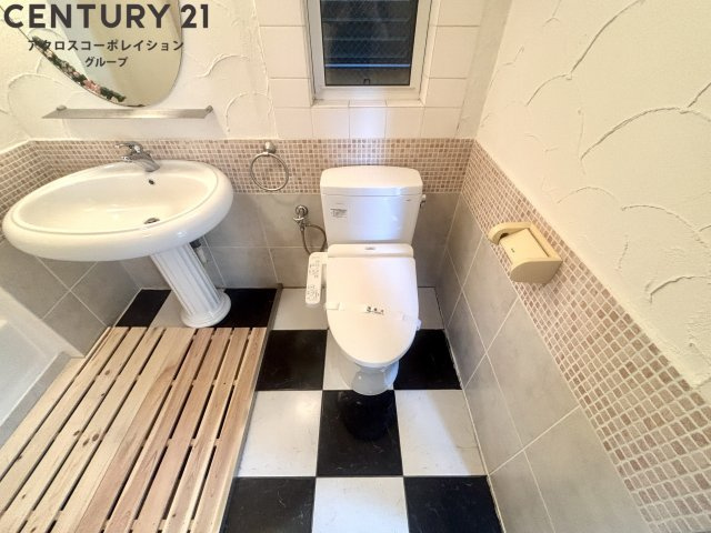 浴室内にトイレがあります☆
