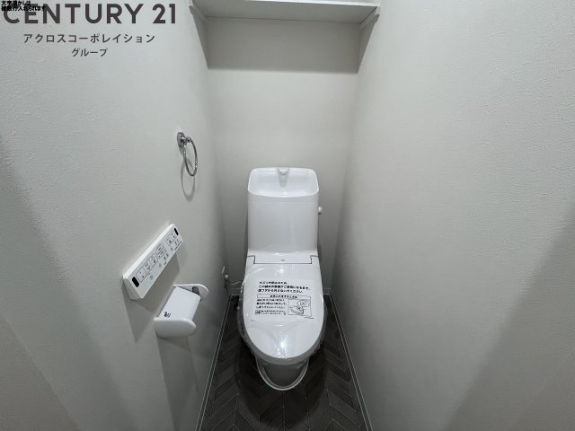 温水洗浄便座付きのトイレです♪