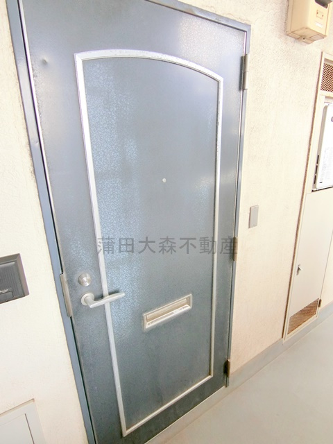 グランドステータス西糀谷の玄関