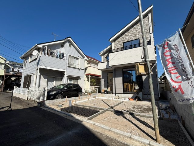 八王子市緑町10期の前面道路含む現地写真|穏やかな街並みの中に広がる、どこか懐かしい風景。季節の移ろいを感じながら、ゆったりとした時間を過ごせる心地よい住環境です。