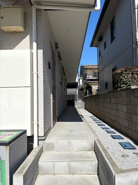 メゾンコリーヌ八柱のエントランス