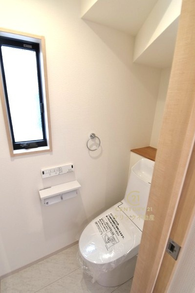 いろどりアイタウン　日立市西成沢町2丁目　23-P1　7のトイレ|１階と２階、２ヶ所に清潔なトイレ。お掃除しやすいシンプルなデザイン。
毎日使う空間と機能だから、いつまでも清潔なスペースであってほしいのがトイレです。