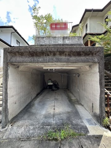 中古住宅　岩井の駐車場